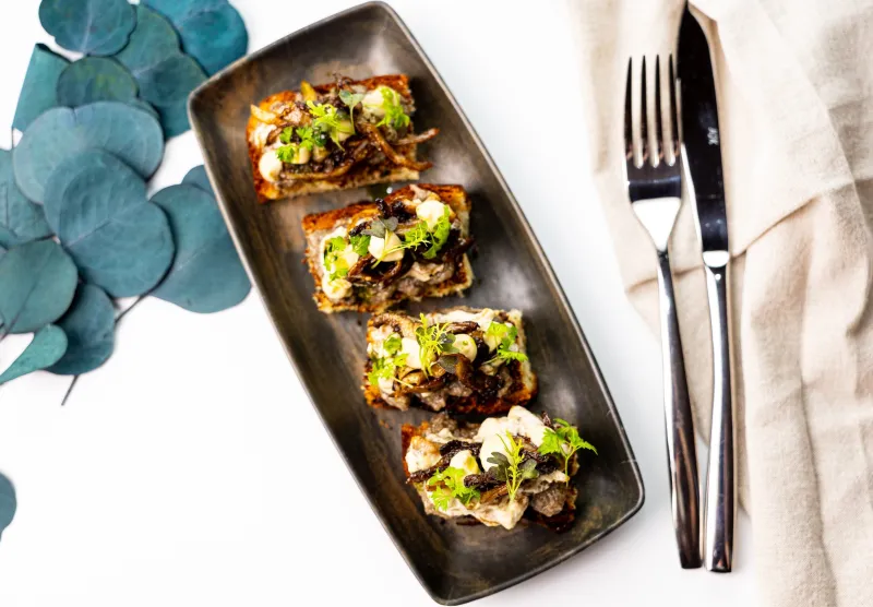 Сдоба с белыми грибами в сметане