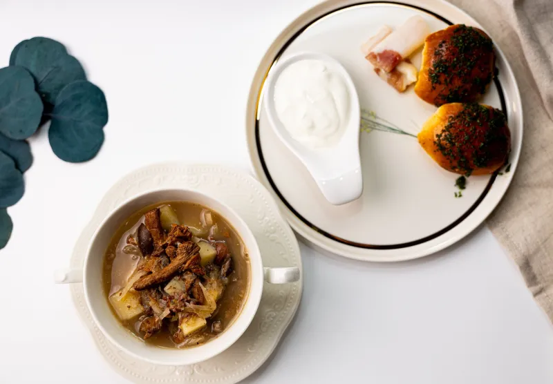 Старорусские щи с квашеной капустой и ряженкой