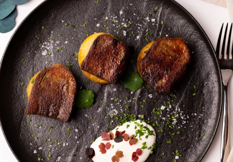 Говяжий язык с хреновым соусом 